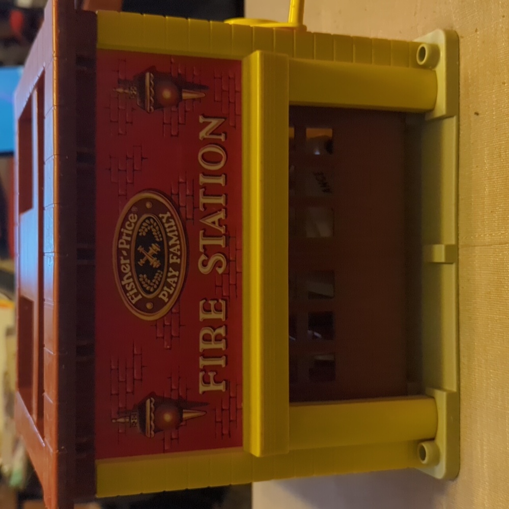 1979 VINTAGE WORKING FISHER PRICE PLAY FAMILY FIRE STATION #928 w/accessories - Picture 9 of 16